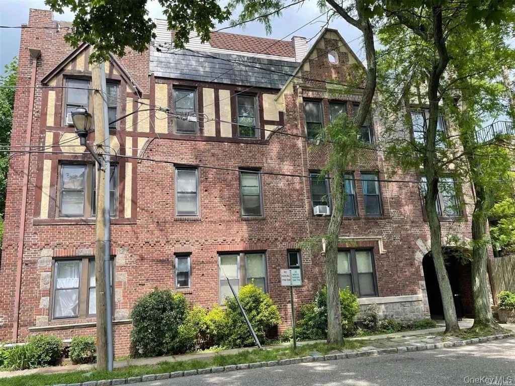 1 Hillside AVE #3B, Great Neck, NY 11021