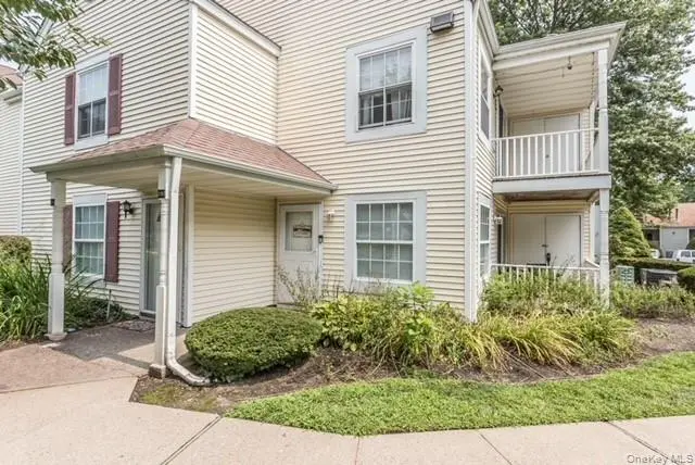 282 Fairview CIR, Middle Island, NY 11953
