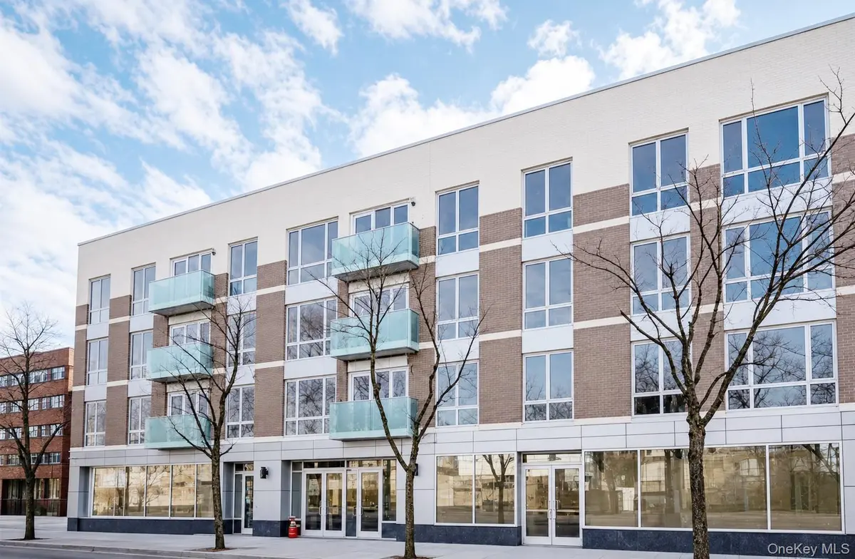 15815 Union TPKE #402N, Fresh Meadows, NY 11366