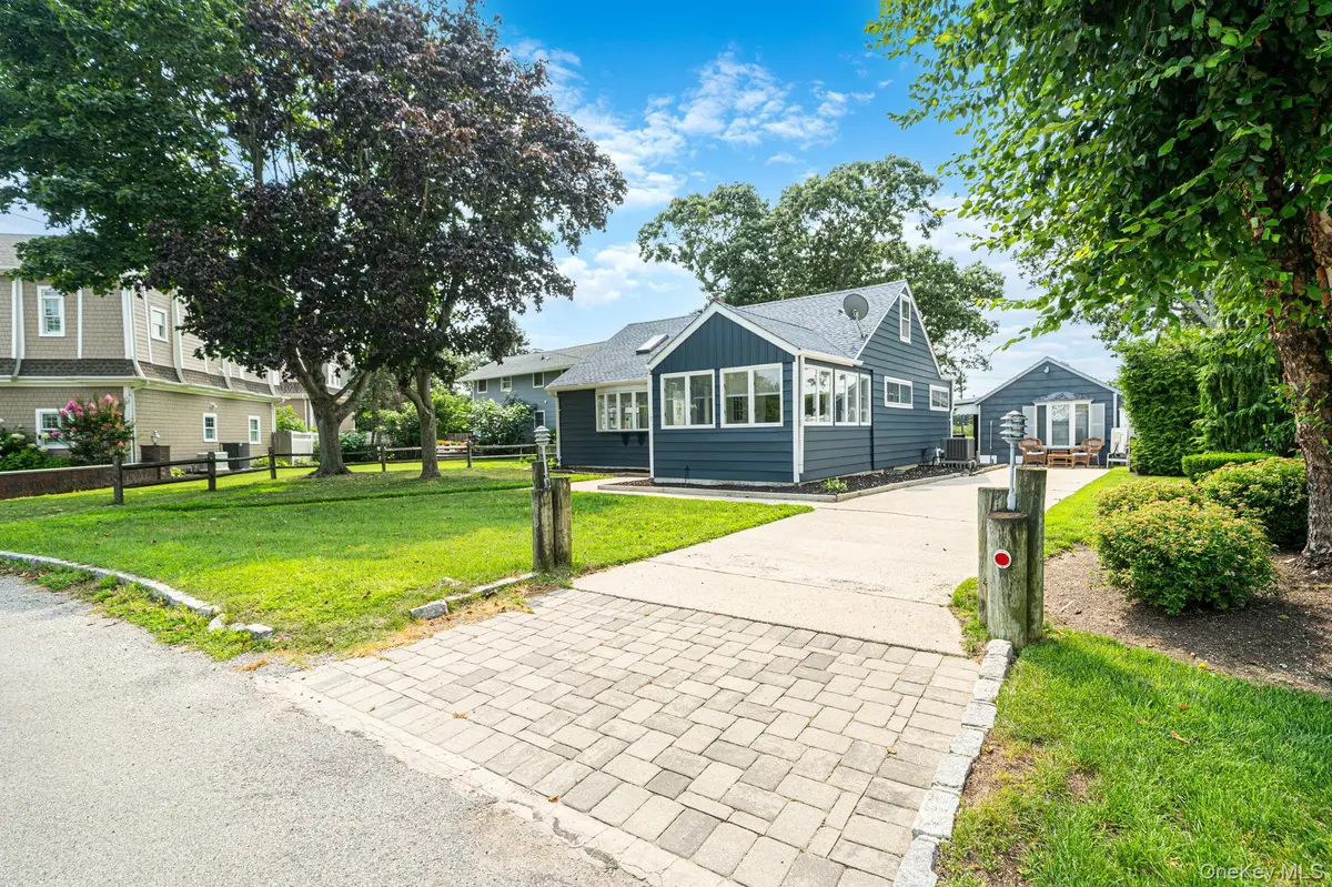 7 Oak DR, Jamesport, NY 11947