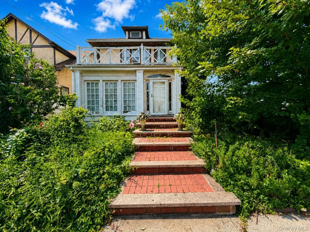 255 Beach 122nd ST, Rockaway Park, NY 11694