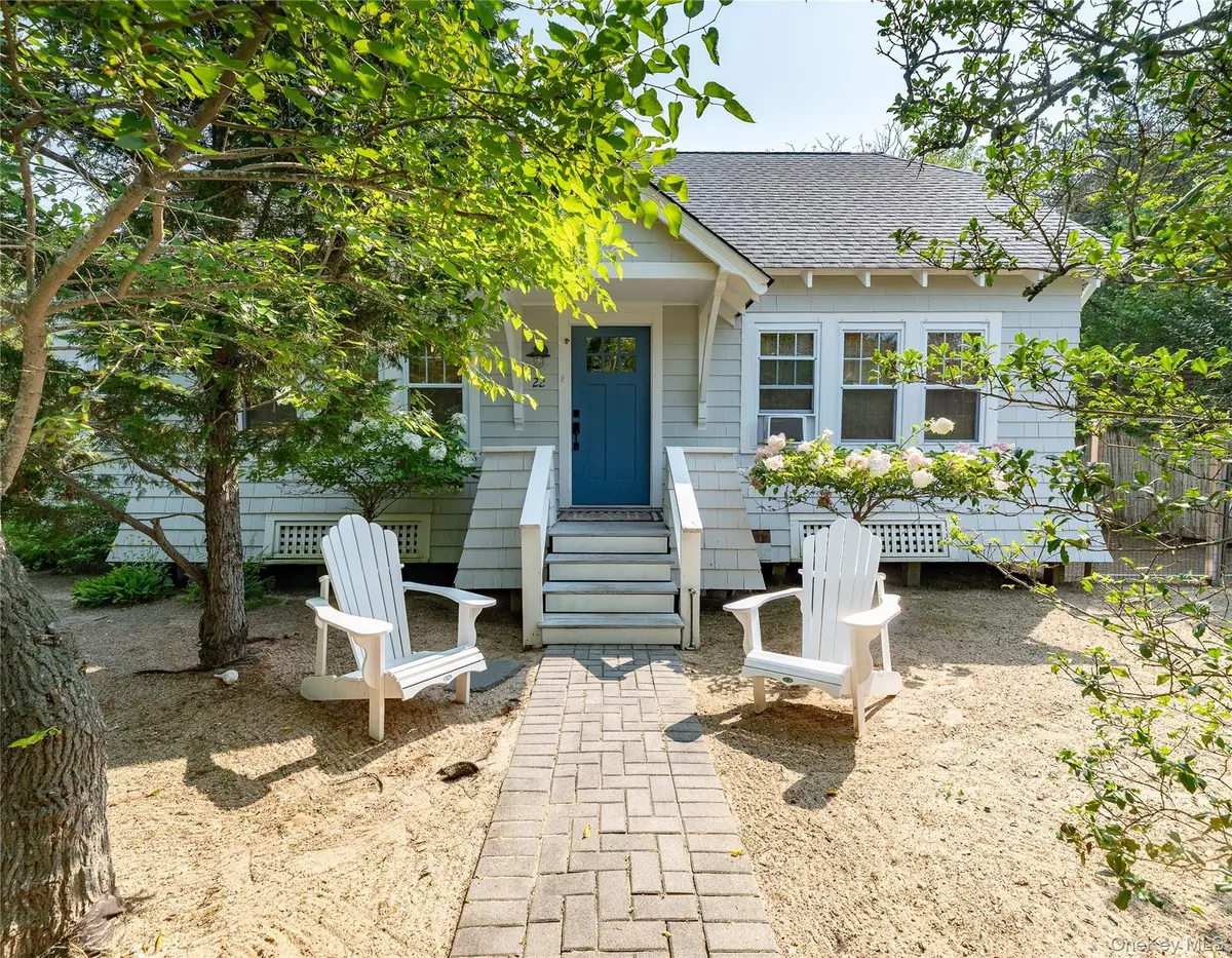 22 Crescent AVE, Seaview, NY 11770