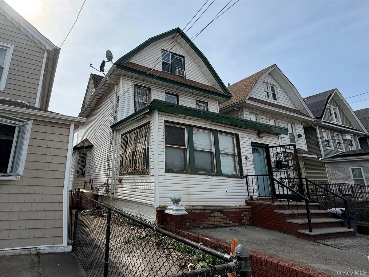 9508 111th ST, Richmond Hill, NY 11419