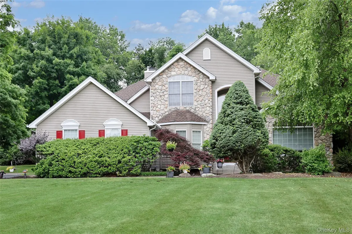 7 Birdie DR, Suffern, NY 10901