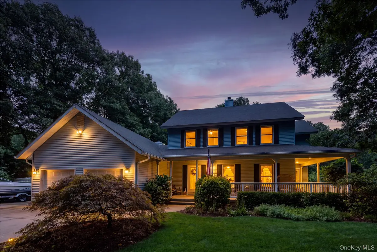 116 Head Of The Neck RD, Manorville, NY 11949