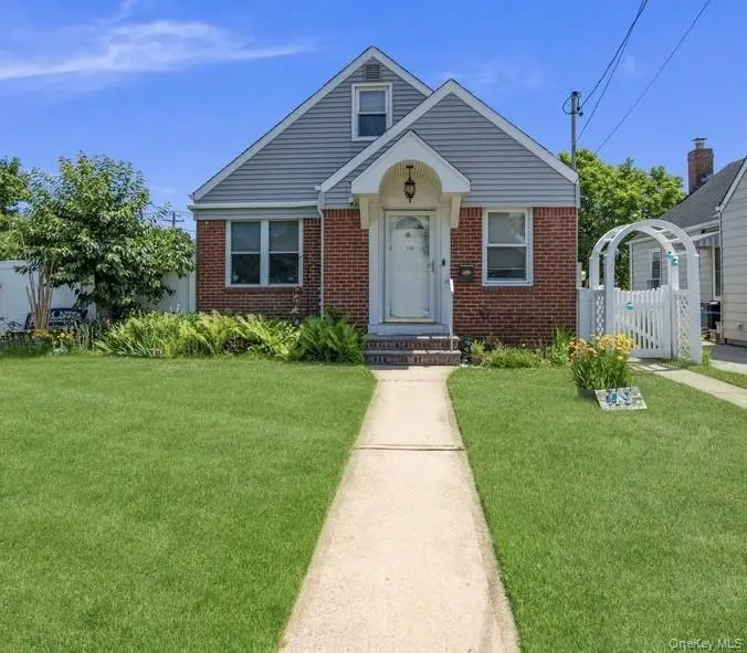 149 Arlington ST, Mineola, NY 11501
