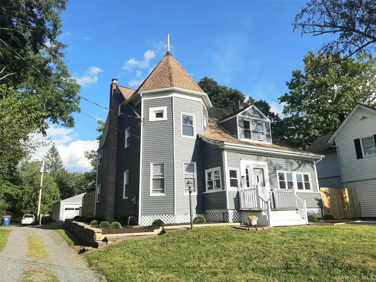 46 Old Post RD, Staatsburg, NY 12580