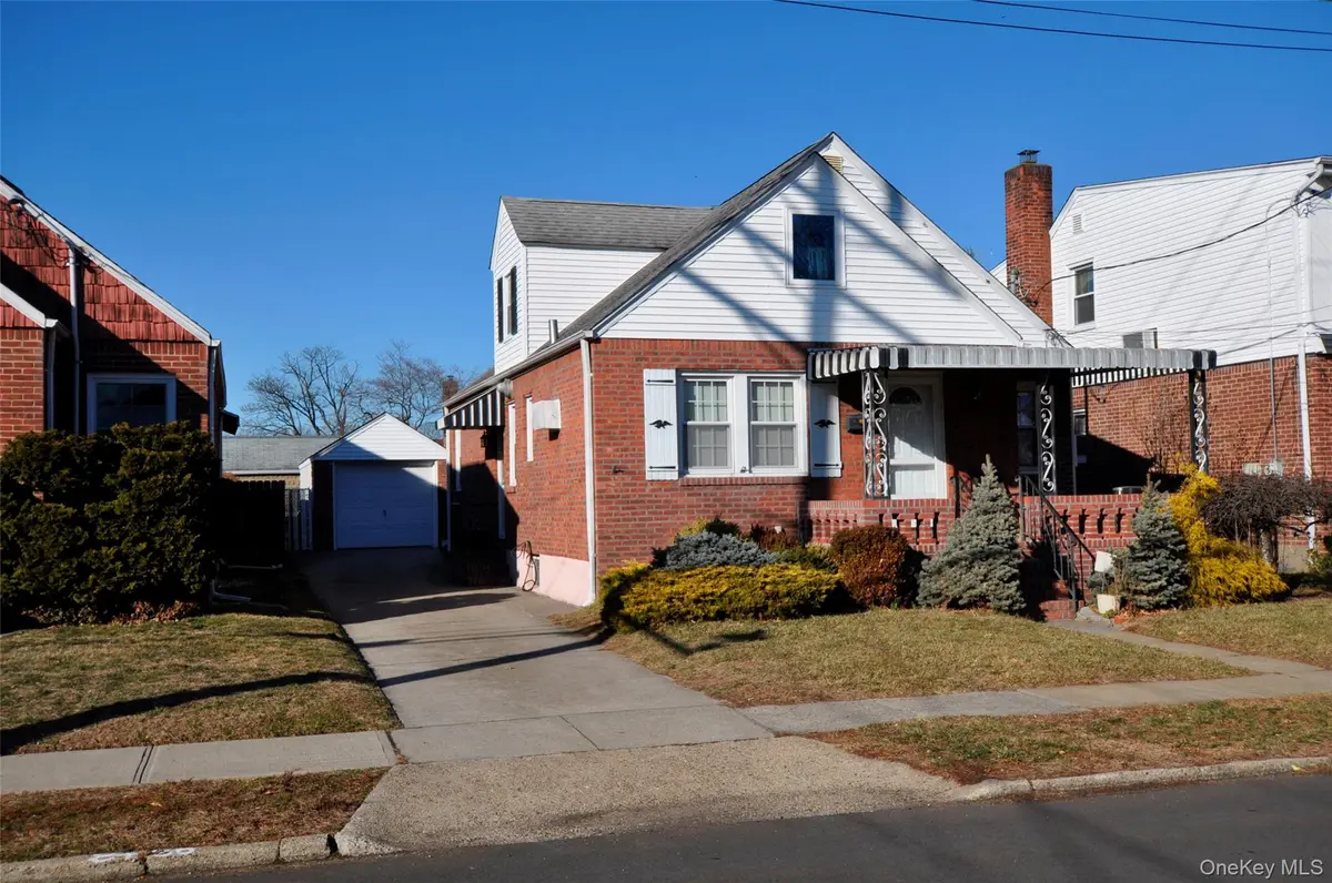 415 Lowell AVE, New Hyde Park, NY 11040