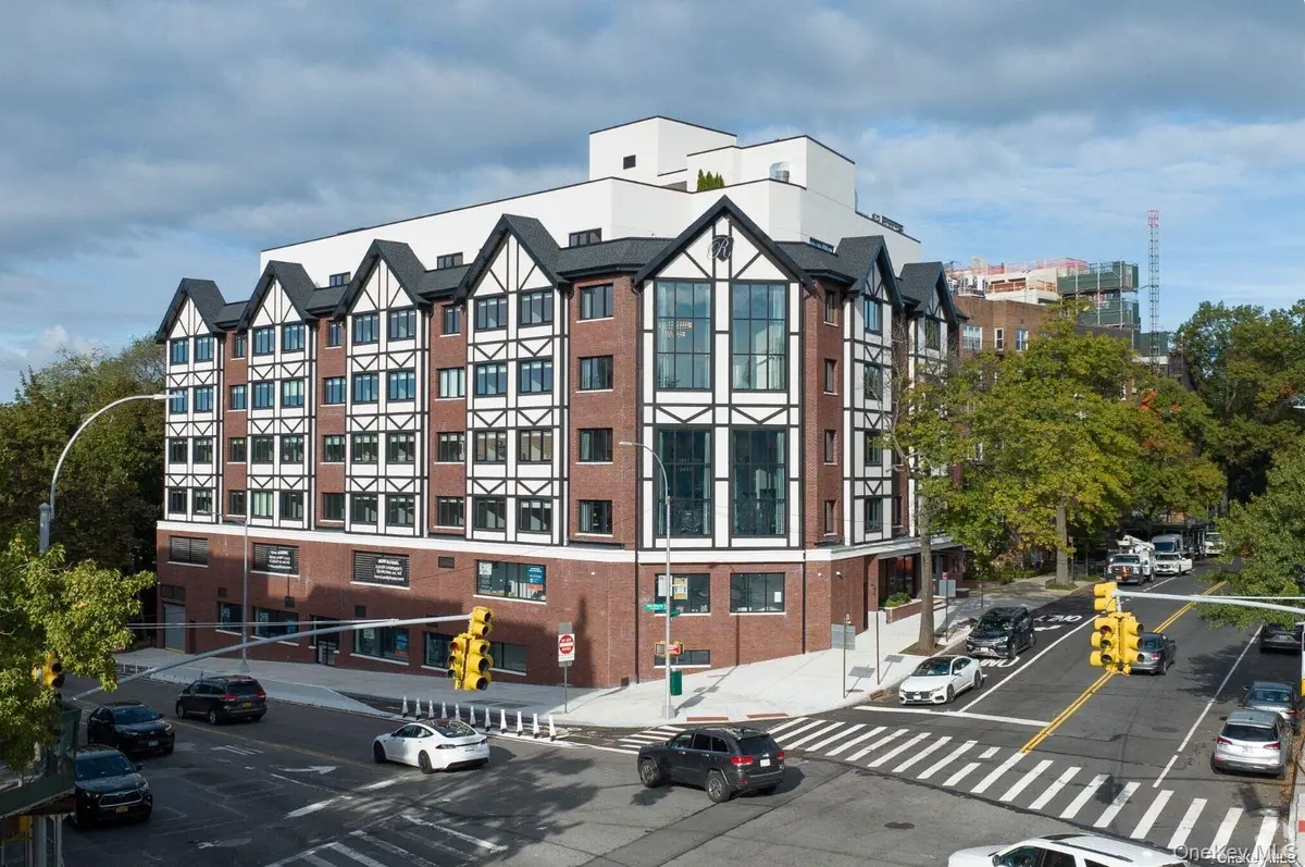 241-15 Northern BLVD #4E, Little Neck, NY 11362