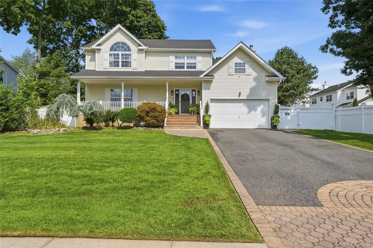 1536 Winganhauppauge RD, Islip, NY 11751