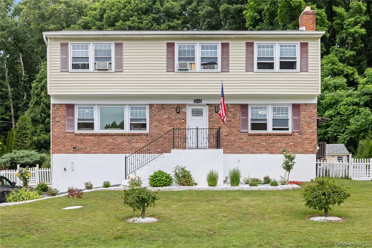 3123 Douglas DR, Yorktown Heights, NY 10598