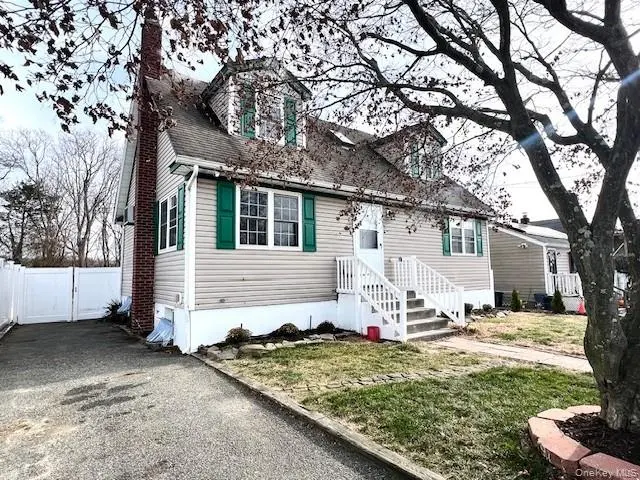 51 N Clinton AVE, Patchogue, NY 11772