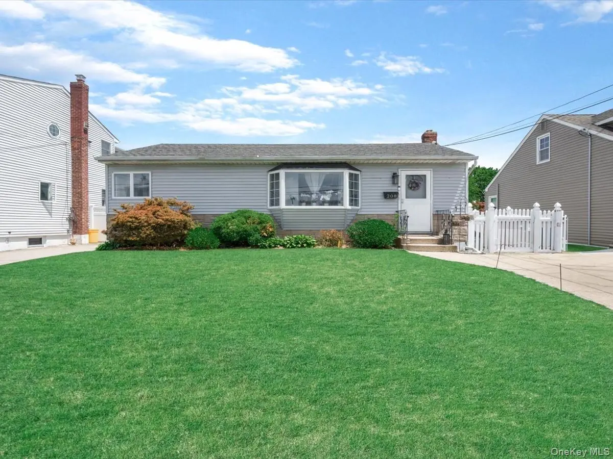 208 N 3rd ST, Bethpage, NY 11714