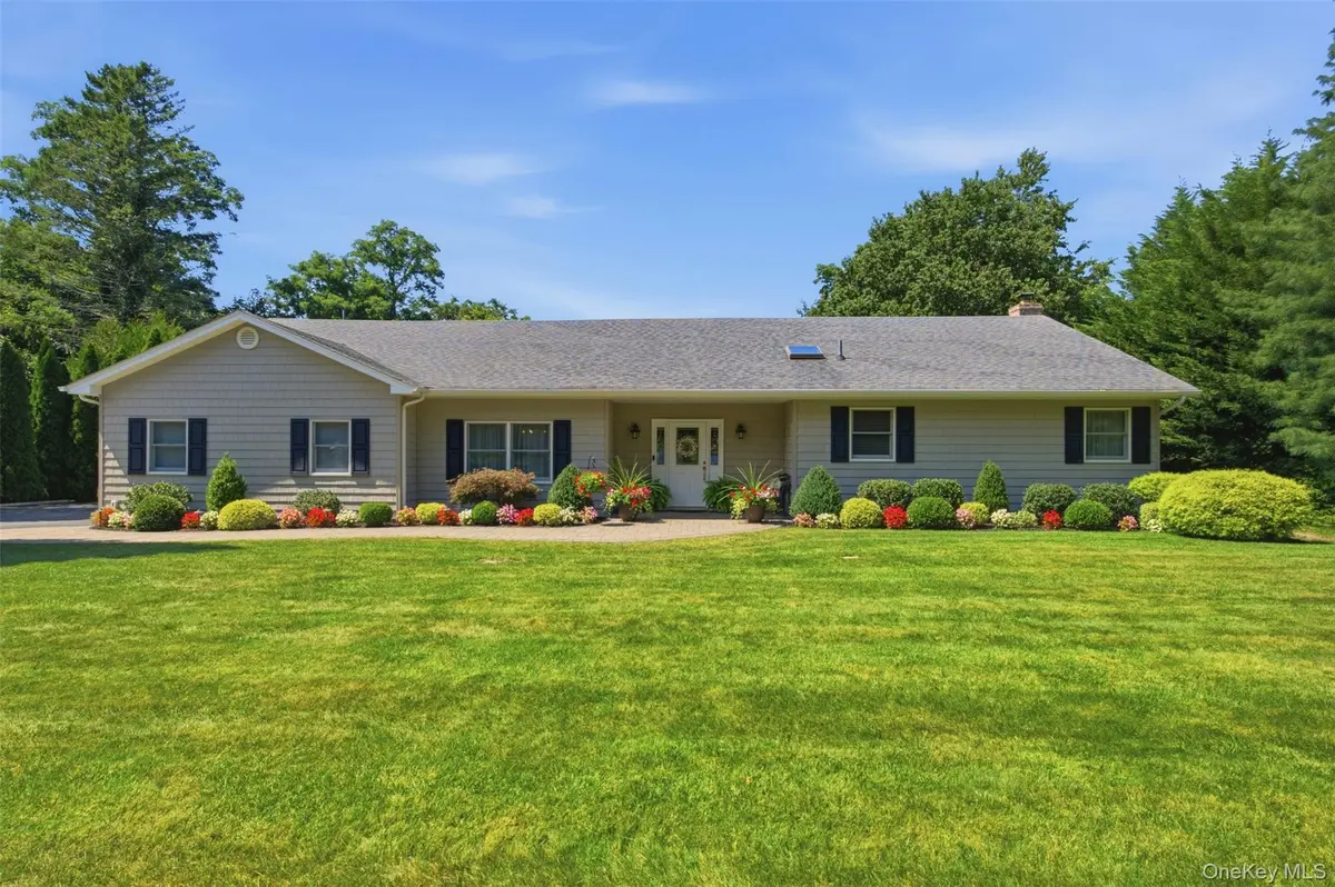 15 Brandywine DR, East Setauket, NY 11733
