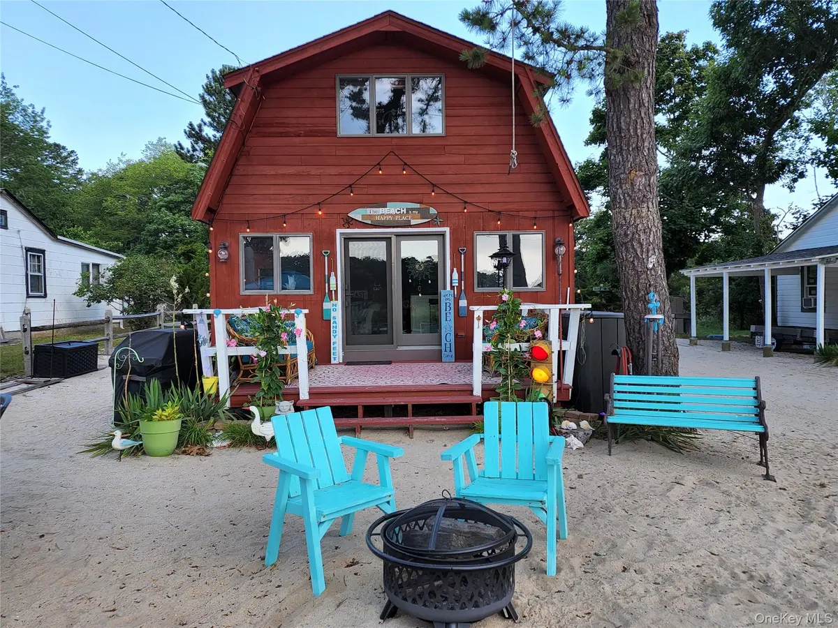 100 Reeves Bay TRL, Flanders, NY 11901