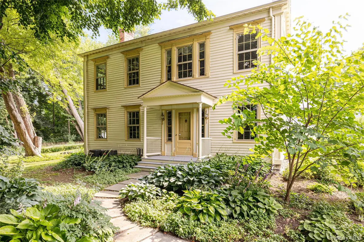 18 Clove RD, Other, NY 12033