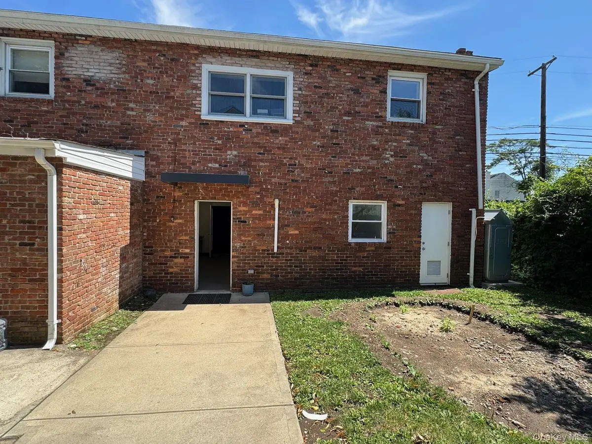 244 Maple PL, Mineola, NY 11501