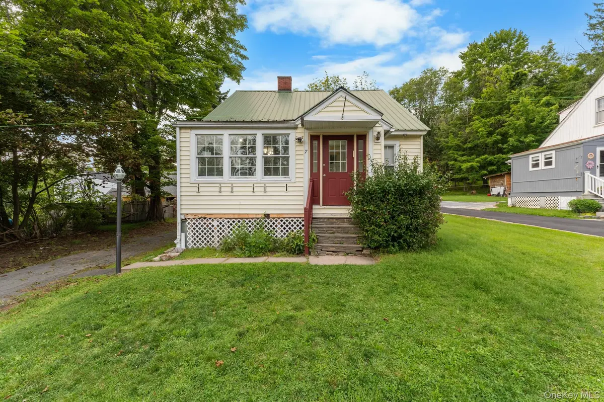 7 Jones TER, Fallsburg, NY 12788