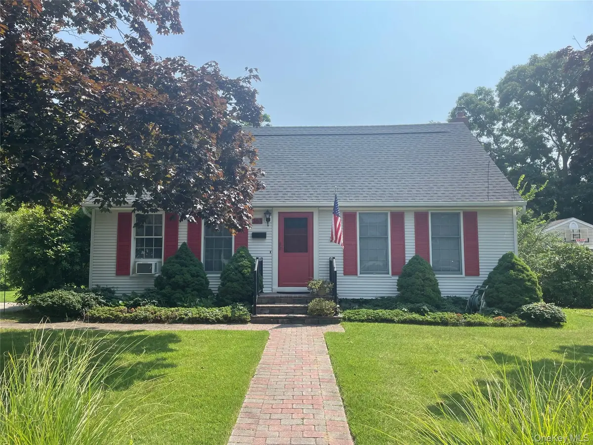 363 3rd AVE, Bayport, NY 11705