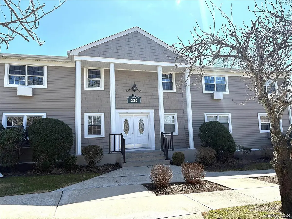 334 Lakeland AVE #4D, Sayville, NY 11782