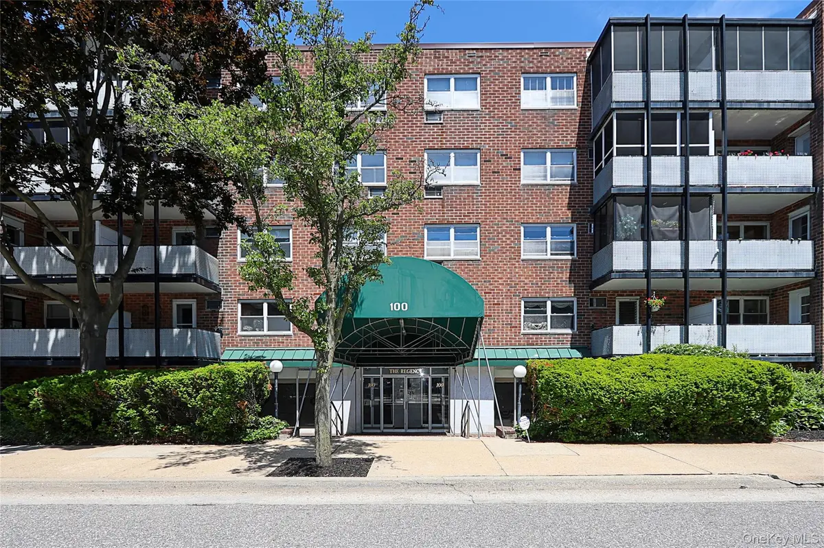 100 Lincoln AVE #3D, Mineola, NY 11501