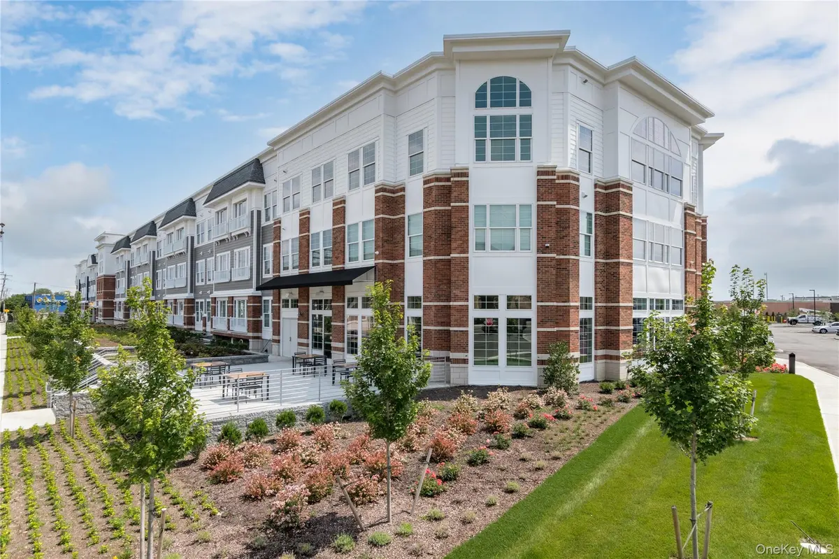 75 E Hoffman AVE #4006, Lindenhurst, NY 11757
