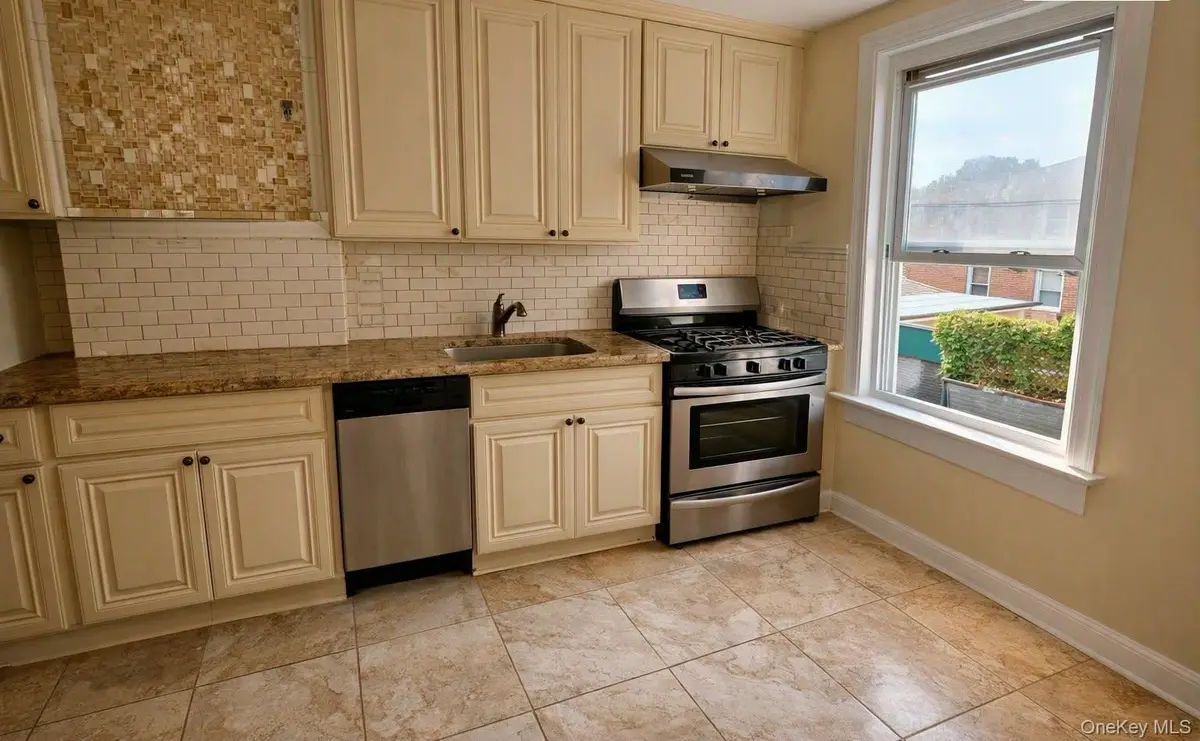6807 59th DR, Maspeth, NY 11378