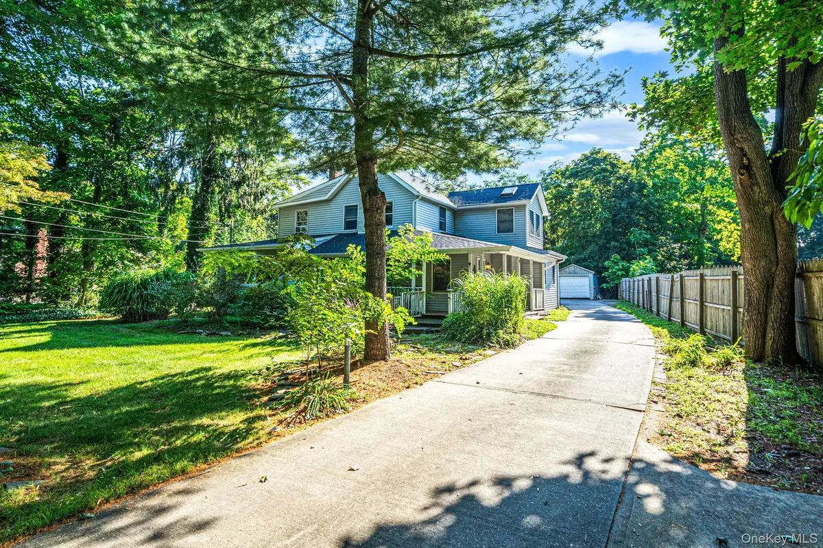 187 Oak ST, Medford, NY 11763