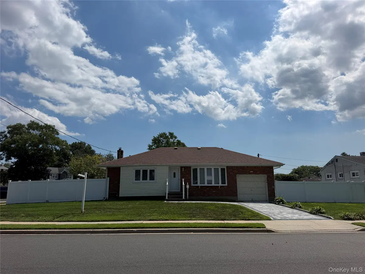 266 Central park Roads, Plainview, NY 11803