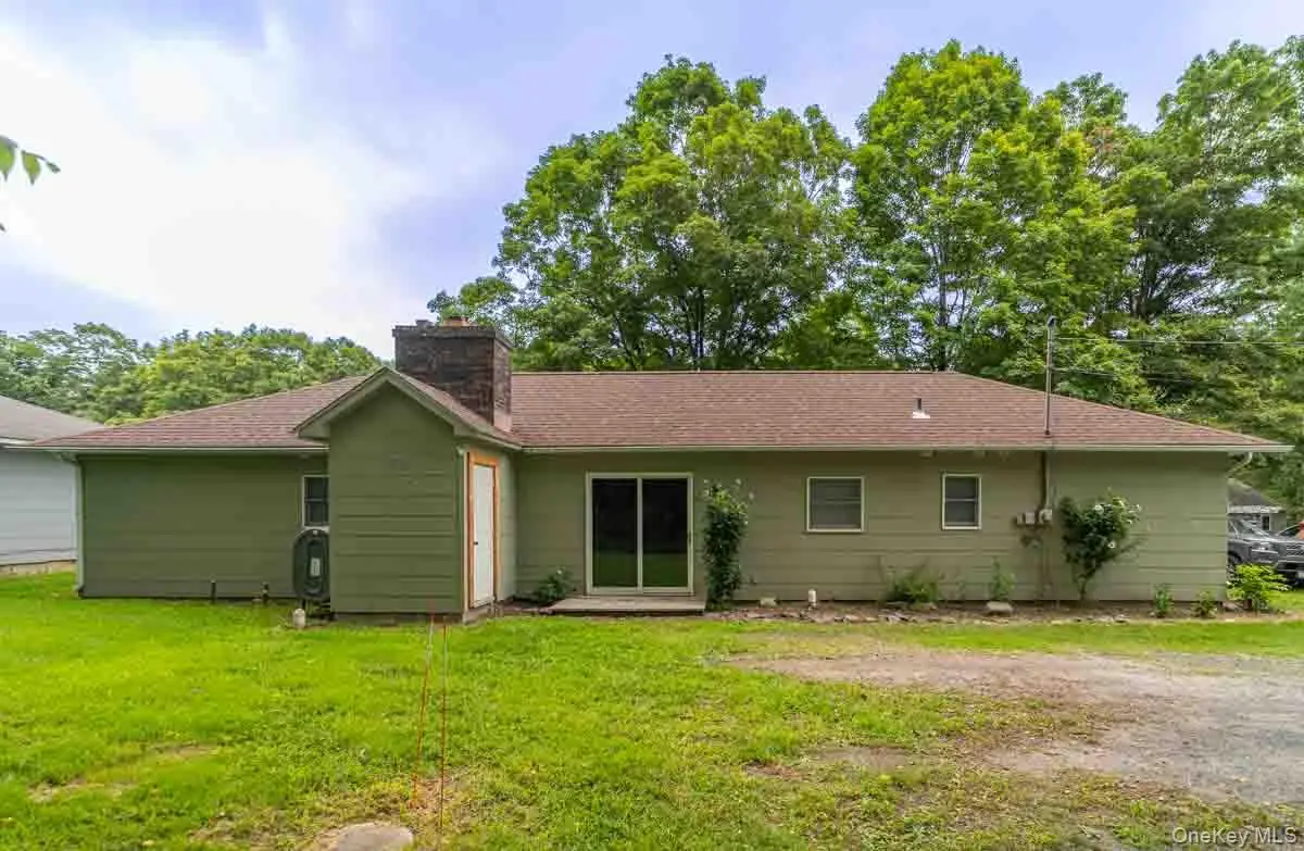 132 Red Top RD, Wallkill, NY 12589