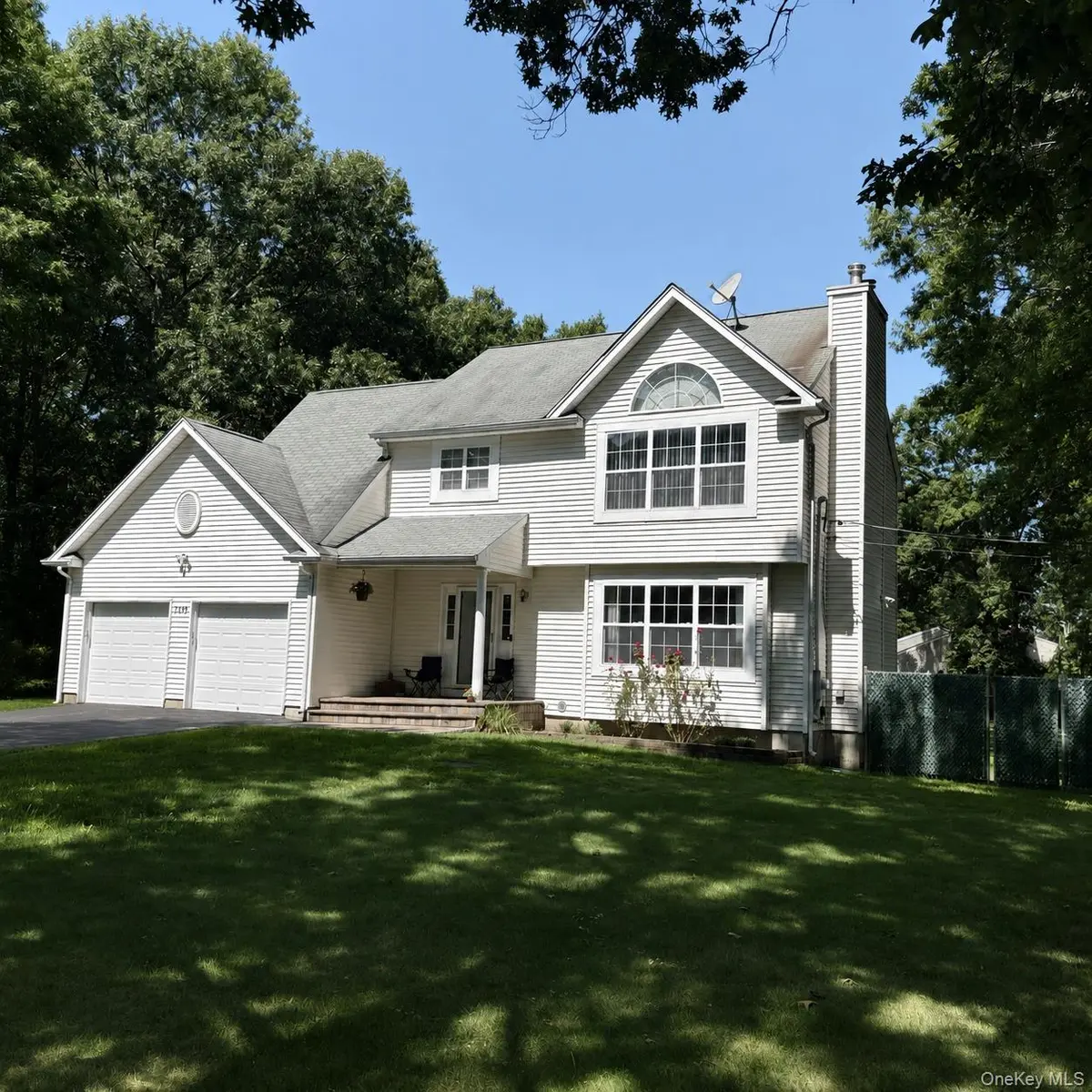 109 Crestwood DR, Shirley, NY 11967