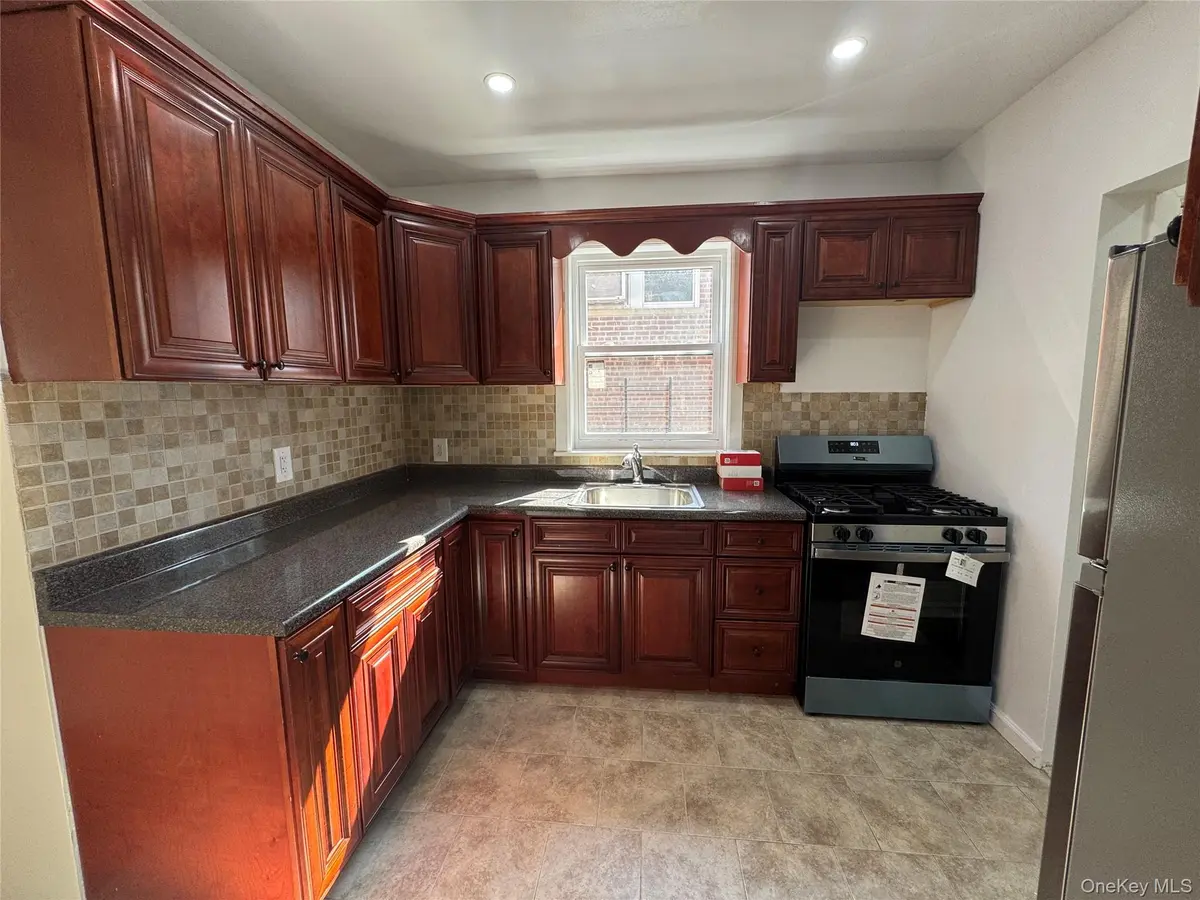 1054 Lydig AVE, Bronx, NY 10461