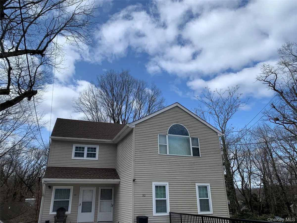 32 Hammond RD, Glen Cove, NY 11542