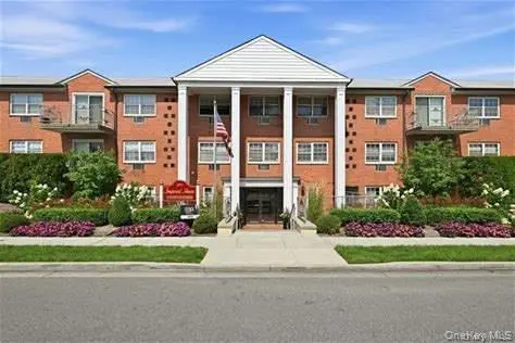 250 Village Avenue #C15, Rockville Centre, NY 11570