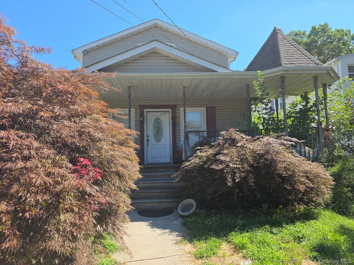 178 S 15th ST, Lindenhurst, NY 11757