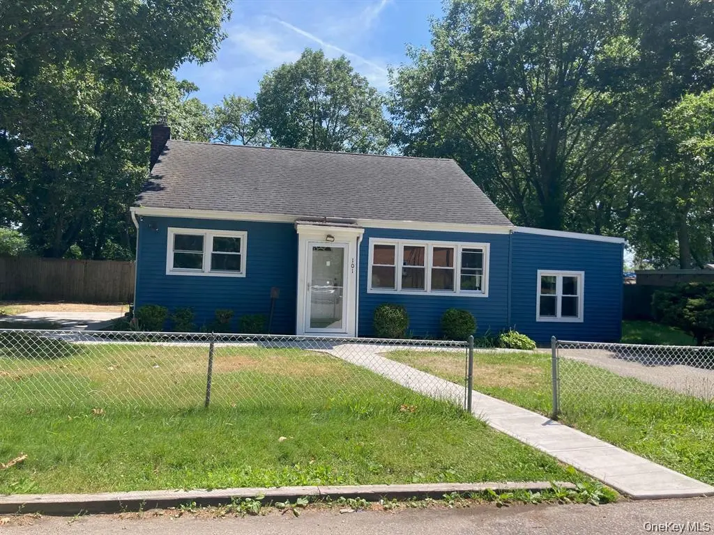 101 48th ST, Lindenhurst, NY 11757