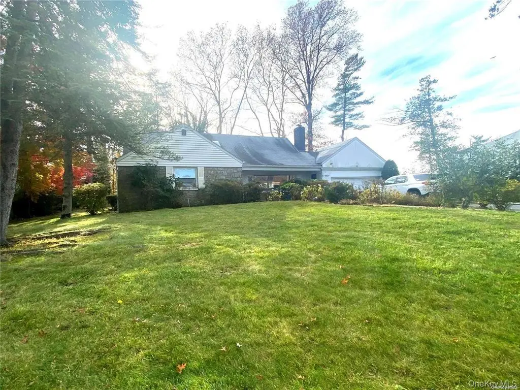 60 Gristmill LN, Great Neck, NY 11023