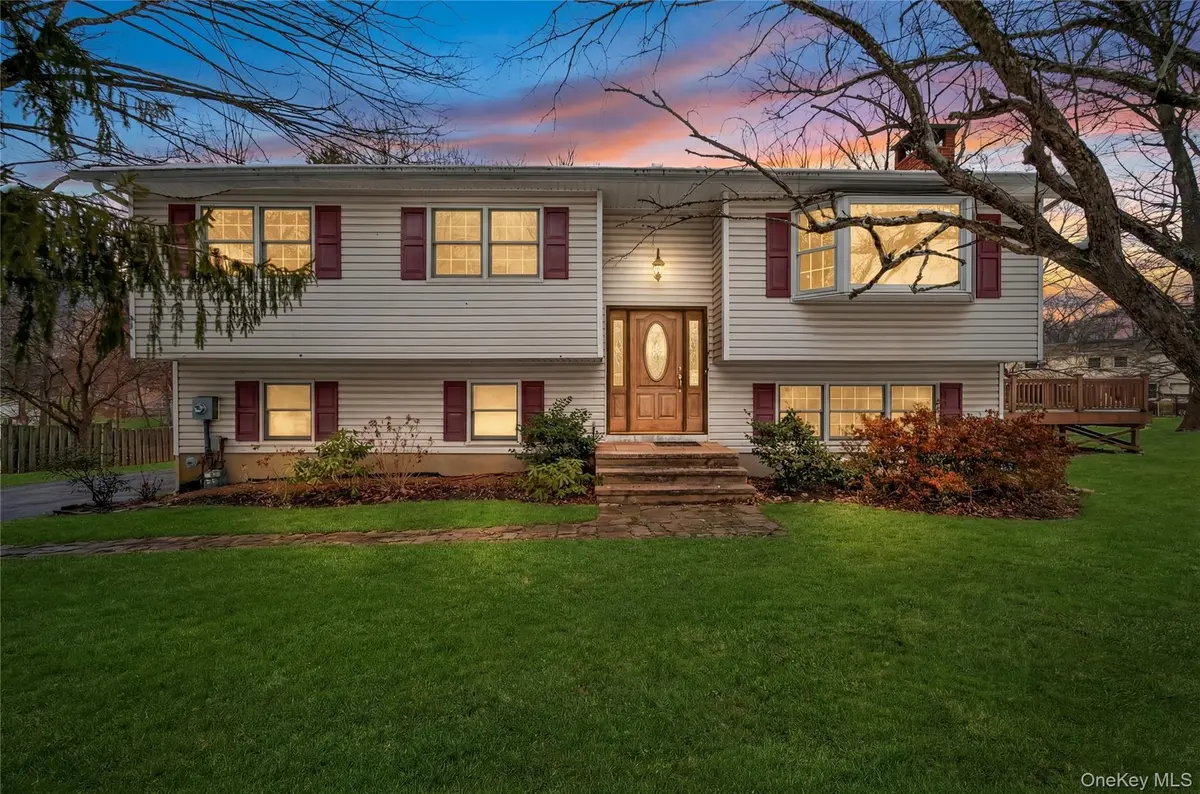 12 Spruce CT, Nanuet, NY 10954