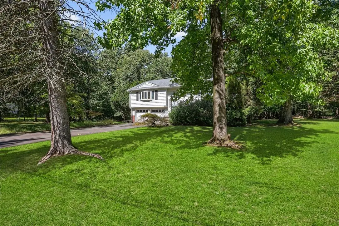 23 Milton Grant DR, Blauvelt, NY 10913