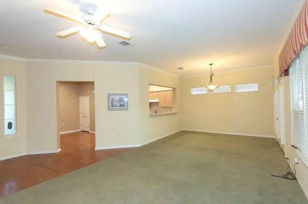 102 Harness LN, Georgetown, TX 78633