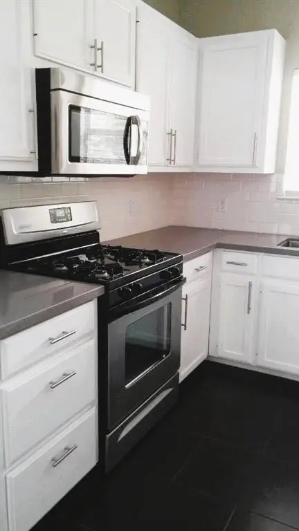 1704 S College ST, Georgetown, TX 78626