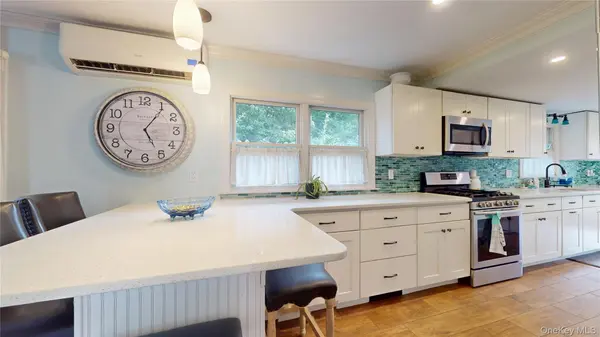 41 Summit BLVD, Westhampton, NY 11977