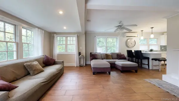 41 Summit BLVD, Westhampton, NY 11977