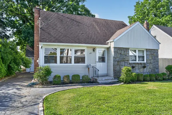 48 Locust ST, Westbury, NY 11590