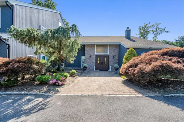26 Tamara CT, Melville, NY 11747