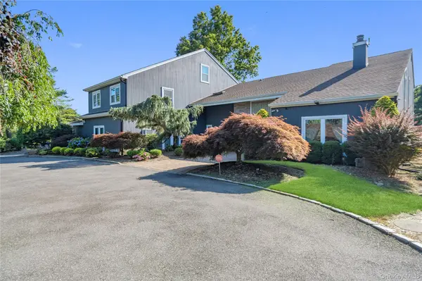 26 Tamara CT, Melville, NY 11747