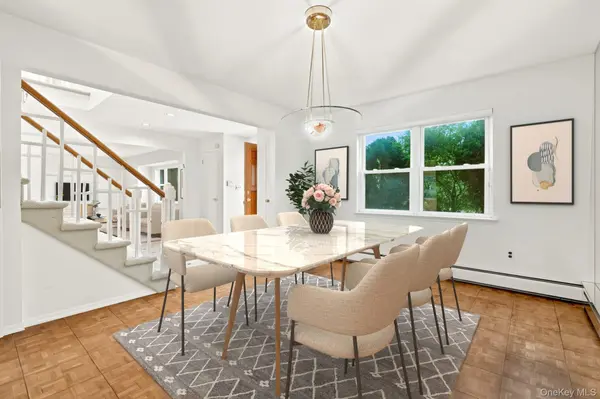 23 Carriage CT, Scarsdale, NY 10583