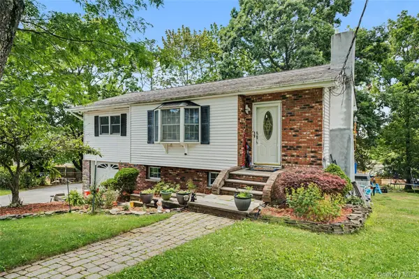 1 Austin CT, Monroe, NY 10950