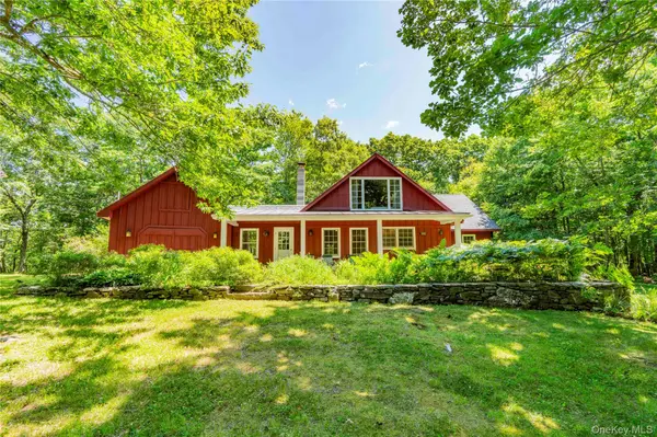 695 Wolf Hill RD, Hillsdale, NY 12529