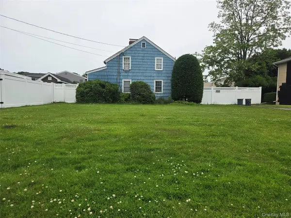 107 Eden AVE, Massapequa Park, NY 11762